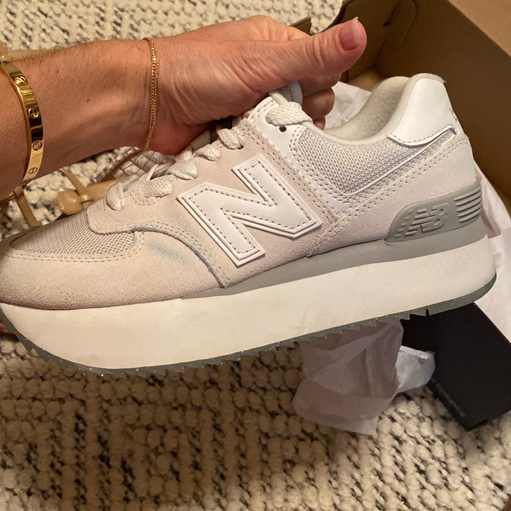 New Balance platform woman’s sneaker